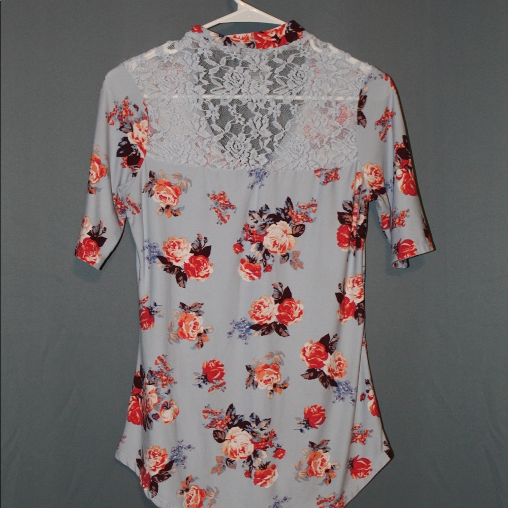 Floral top - Picture 2 of 2